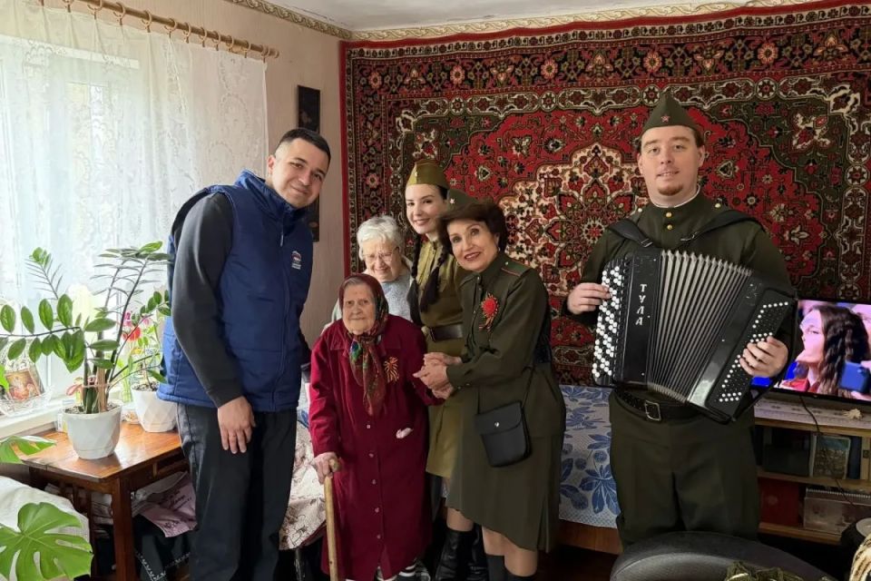 Депутаты Тульской городской Думы поздравляют ветеранов Великой Отечественной войны с Днем Победы Депутаты Тульской городской Думы поздравляют ветеранов Великой Отечественной войны с Днем Победы