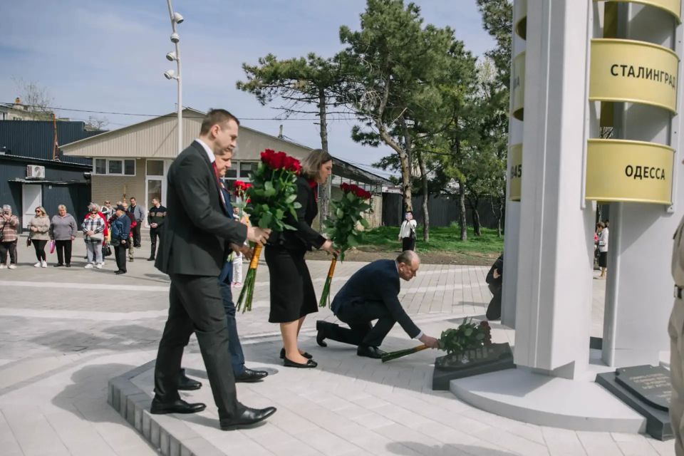 В Мариуполе после реконструкции открыли сквер 40-летия Победы В Мариуполе после реконструкции открыли сквер 40-летия Победы