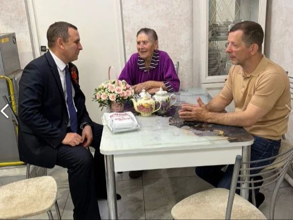 Депутаты Тульской городской Думы поздравляют ветеранов Великой Отечественной войны с Днем Победы Депутаты Тульской городской Думы поздравляют ветеранов Великой Отечественной войны с Днем Победы