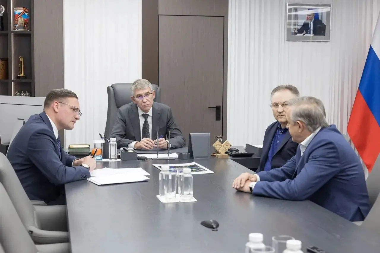 Дмитрий Миляев: #Инвестиционныйчас. Провел встречу с Александром Лежебоковым, руководителем промышленно-строительной группы «Перспектива», и Егором Атановым, главой группы компаний «Техностиль», чтобы обсудить перспективы...
