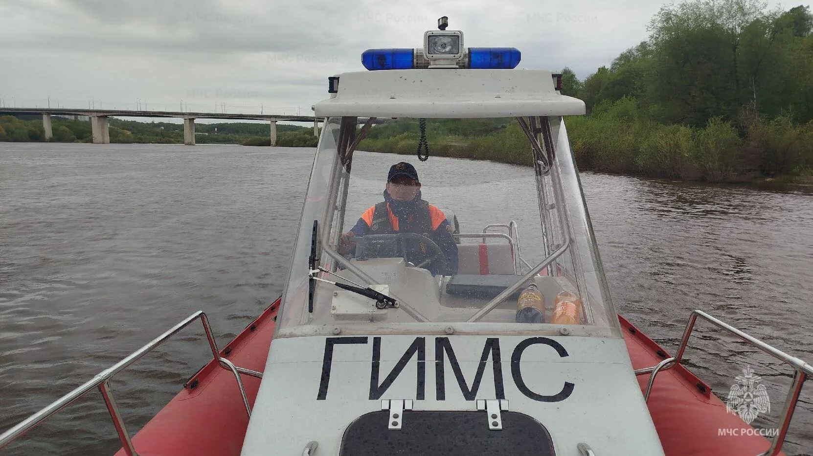 Сотрудники МЧС России напоминают, что купаться на водоемах до официального открытия купального сезона запрещено Сотрудники МЧС России напоминают, что купаться на водоемах до официального открытия купального сезона запрещено
