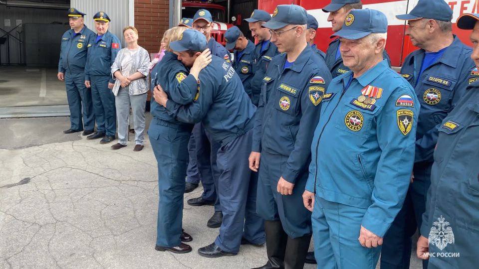 В Одоеве торжественно проводили на пенсию диспетчера 58 пожарно-спасательной части Татьяну Стукалову В Одоеве торжественно проводили на пенсию диспетчера 58 пожарно-спасательной части Татьяну Стукалову