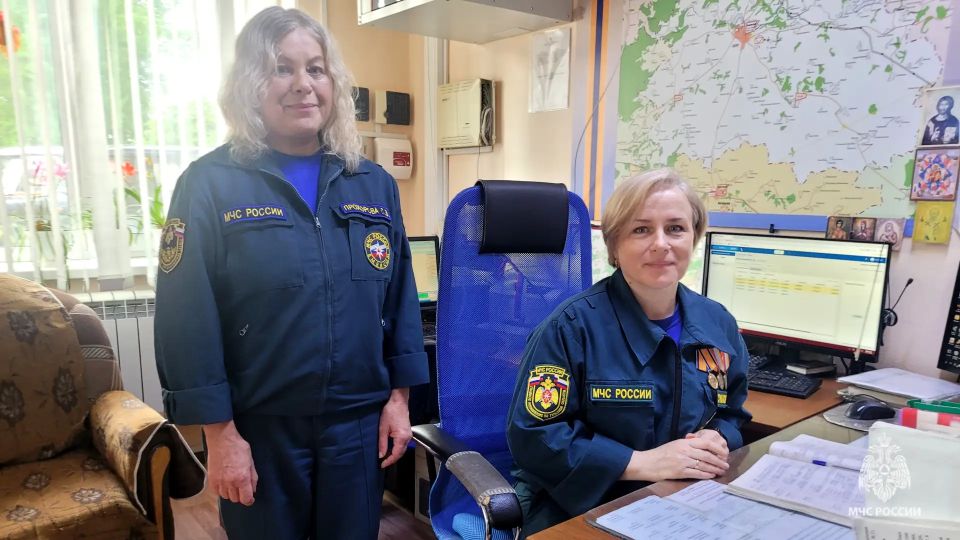 В Одоеве торжественно проводили на пенсию диспетчера 58 пожарно-спасательной части Татьяну Стукалову В Одоеве торжественно проводили на пенсию диспетчера 58 пожарно-спасательной части Татьяну Стукалову