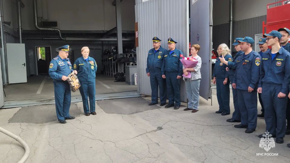 В Одоеве торжественно проводили на пенсию диспетчера 58 пожарно-спасательной части Татьяну Стукалову В Одоеве торжественно проводили на пенсию диспетчера 58 пожарно-спасательной части Татьяну Стукалову