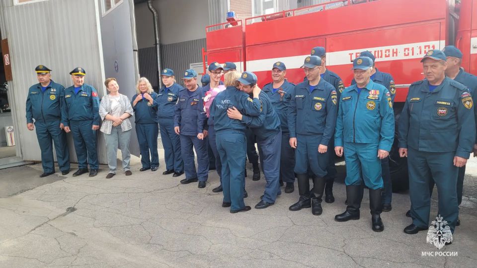 В Одоеве торжественно проводили на пенсию диспетчера 58 пожарно-спасательной части Татьяну Стукалову В Одоеве торжественно проводили на пенсию диспетчера 58 пожарно-спасательной части Татьяну Стукалову