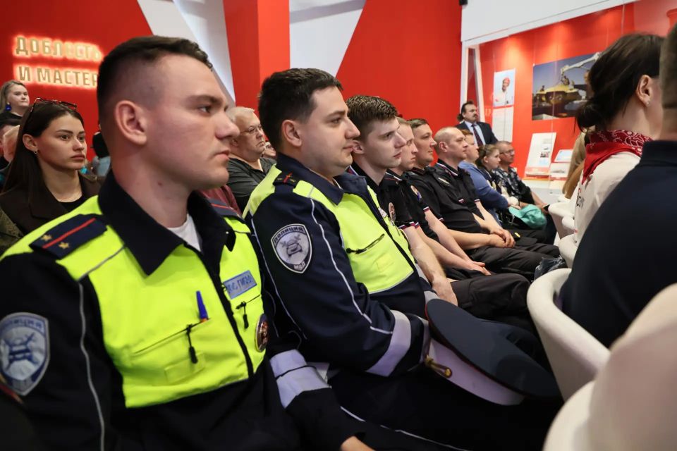 При содействии Общественного совета при УМВД в Туле открылась выставка «Капитан Кусто в России» При содействии Общественного совета при УМВД в Туле открылась выставка «Капитан Кусто в России»