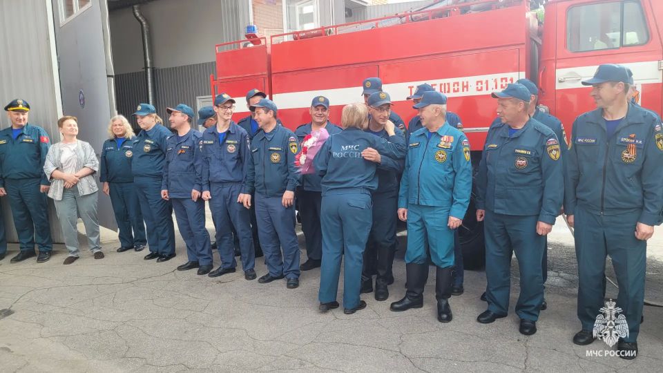 В Одоеве торжественно проводили на пенсию диспетчера 58 пожарно-спасательной части Татьяну Стукалову В Одоеве торжественно проводили на пенсию диспетчера 58 пожарно-спасательной части Татьяну Стукалову