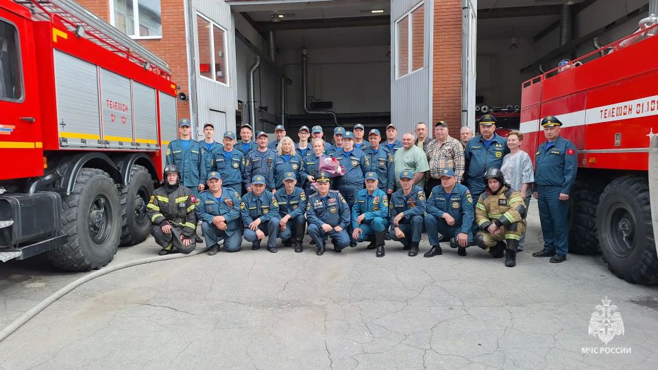 В Одоеве торжественно проводили на пенсию диспетчера 58 пожарно-спасательной части Татьяну Стукалову В Одоеве торжественно проводили на пенсию диспетчера 58 пожарно-спасательной части Татьяну Стукалову