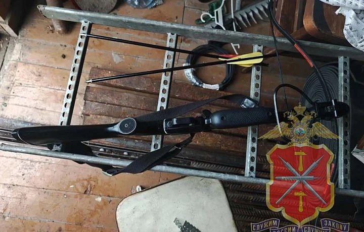 Нетрезвый туляк украл из чужой дачи арбалет и фонари