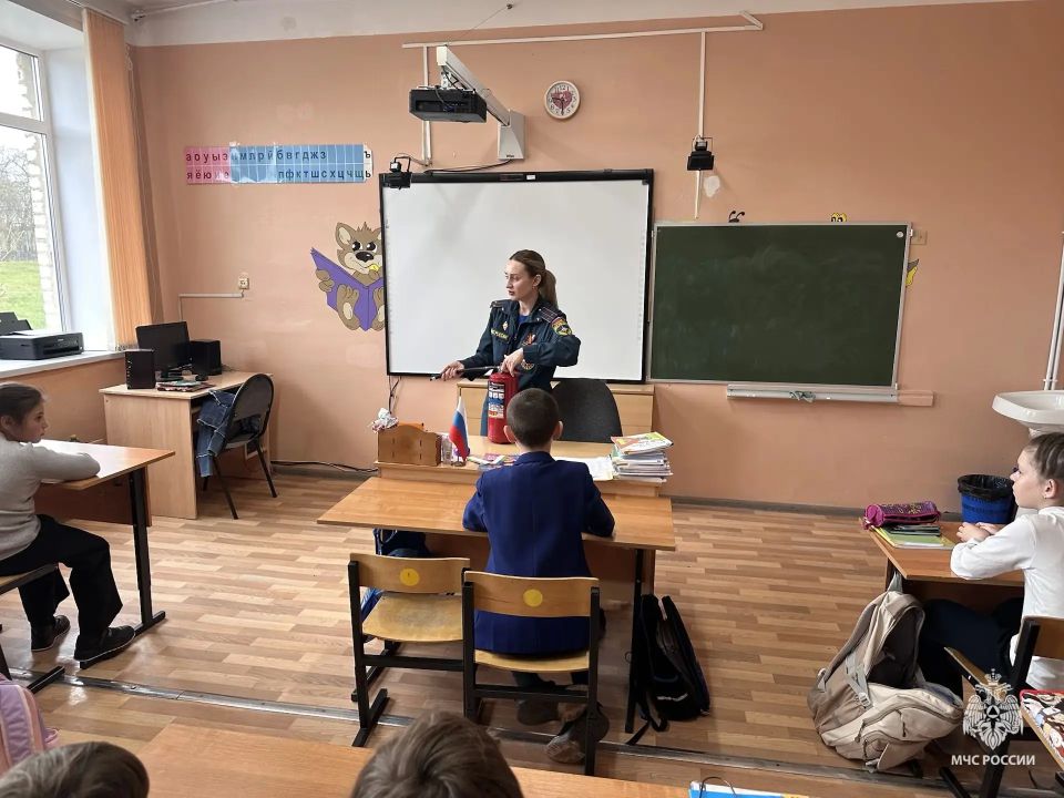 Сотрудники МЧС России провели комплекс профилактических мероприятий в Суворовском и Дубенском районах Сотрудники МЧС России провели комплекс профилактических мероприятий в Суворовском и Дубенском районах