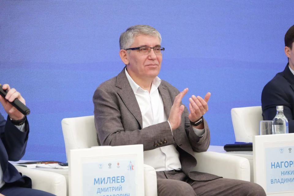 Дмитрий Миляев: Опытом региона в реализации школьного спорта поделился на пленарном заседании Всероссийского Съезда учителей физической культуры