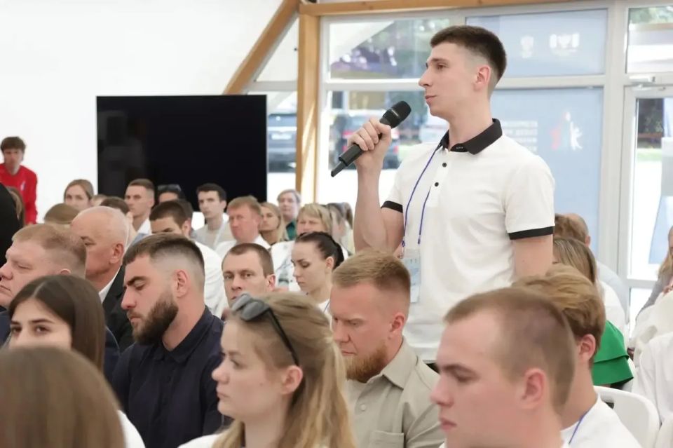 Дмитрий Миляев: Открытый душевный разговор с учителями физической культуры состоялся сегодня в рамках Всероссийского съезда учителей физической культуры Дмитрий Миляев: Открытый душевный разговор с учителями физической культуры состоялся сегодня в рамках Всероссийского съезда учителей физической культуры
