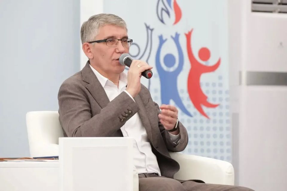 Дмитрий Миляев: Открытый душевный разговор с учителями физической культуры состоялся сегодня в рамках Всероссийского съезда учителей физической культуры