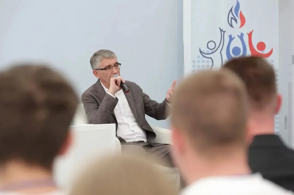 Дмитрий Миляев: Открытый душевный разговор с учителями физической культуры состоялся сегодня в рамках Всероссийского съезда учителей физической культуры Дмитрий Миляев: Открытый душевный разговор с учителями физической культуры состоялся сегодня в рамках Всероссийского съезда учителей физической культуры