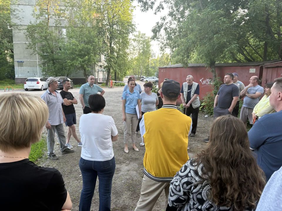 Заместитель председателя Тульской городской Думы, заместитель руководителя фракции «Единая Россия» Дарья Герасимова провела встречи с жителями домов № 13 и № 1 по ул. Новомосковской Заместитель председателя Тульской городской Думы, заместитель руководителя фракции «Единая Россия» Дарья Герасимова провела встречи с жителями домов № 13 и № 1 по ул. Новомосковской