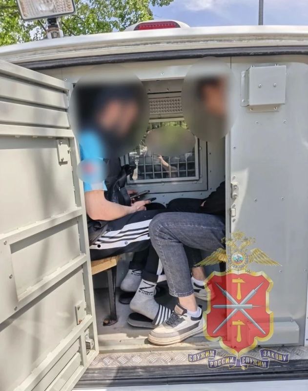 Полиция проверила мигрантов-доставщиков Полиция проверила мигрантов-доставщиков