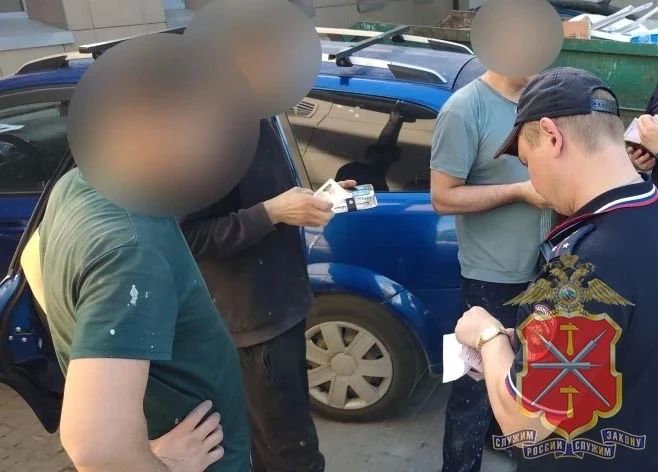 Полиция проверила мигрантов-доставщиков Полиция проверила мигрантов-доставщиков