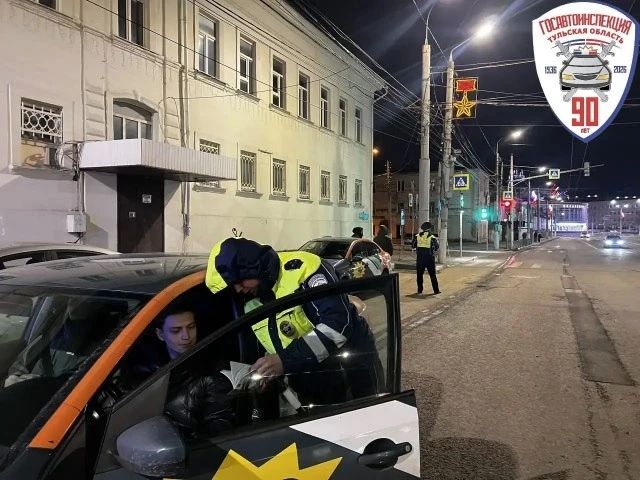Сотрудники ОБ ДПС Госавтоинспекции по городу Туле совместно с представителями каршерингового сервиса провели рейд "Внимание, каршеринг!" Сотрудники ОБ ДПС Госавтоинспекции по городу Туле совместно с представителями каршерингового сервиса провели рейд "Внимание, каршеринг!"