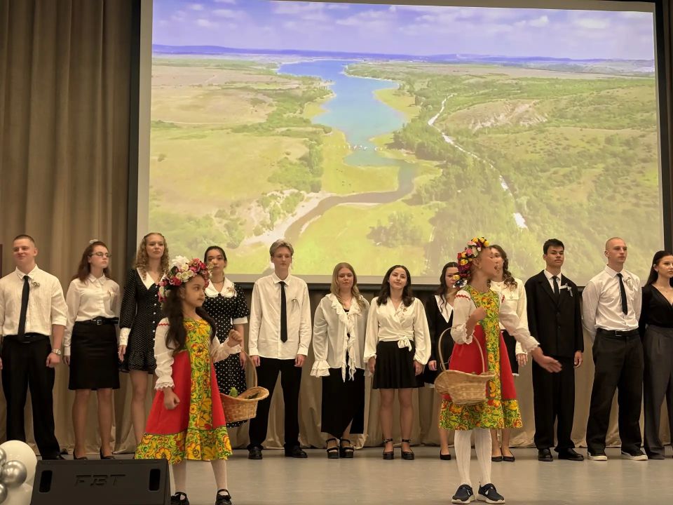 Заместитель председателя Тульской городской Думы, заместитель руководителя фракции «Единая Россия» Дарья Герасимова приняла участие в торжественных линейках, посвященных Последнему звонку Заместитель председателя Тульской городской Думы, заместитель руководителя фракции «Единая Россия» Дарья Герасимова приняла участие в торжественных линейках, посвященных Последнему звонку