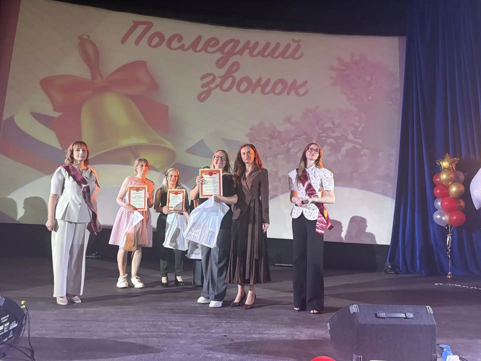 Заместитель председателя Тульской городской Думы, заместитель руководителя фракции «Единая Россия» Дарья Герасимова приняла участие в торжественных линейках, посвященных Последнему звонку Заместитель председателя Тульской городской Думы, заместитель руководителя фракции «Единая Россия» Дарья Герасимова приняла участие в торжественных линейках, посвященных Последнему звонку