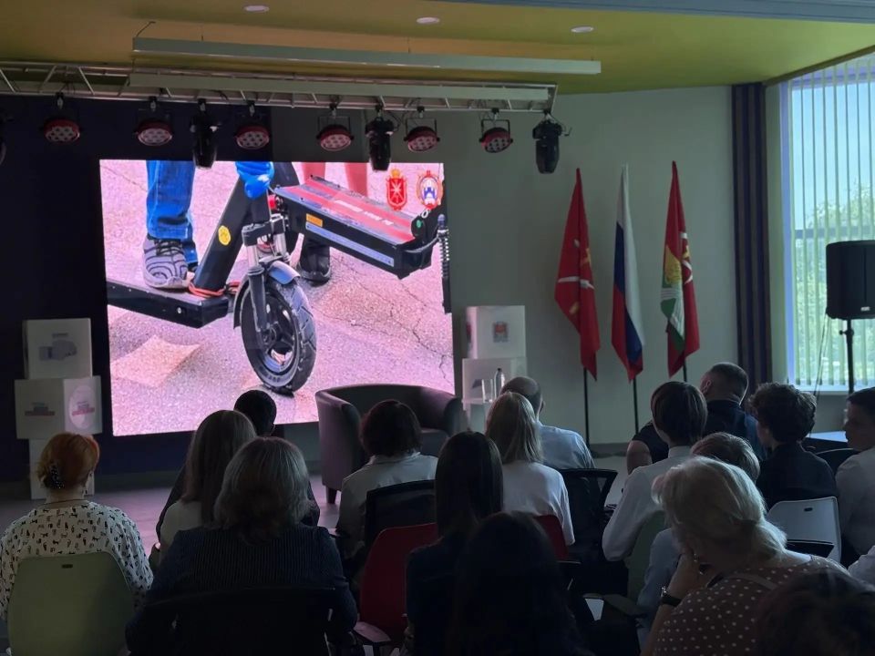 В Новомосковске полиция провела профилактическую встречу с подростками В Новомосковске полиция провела профилактическую встречу с подростками