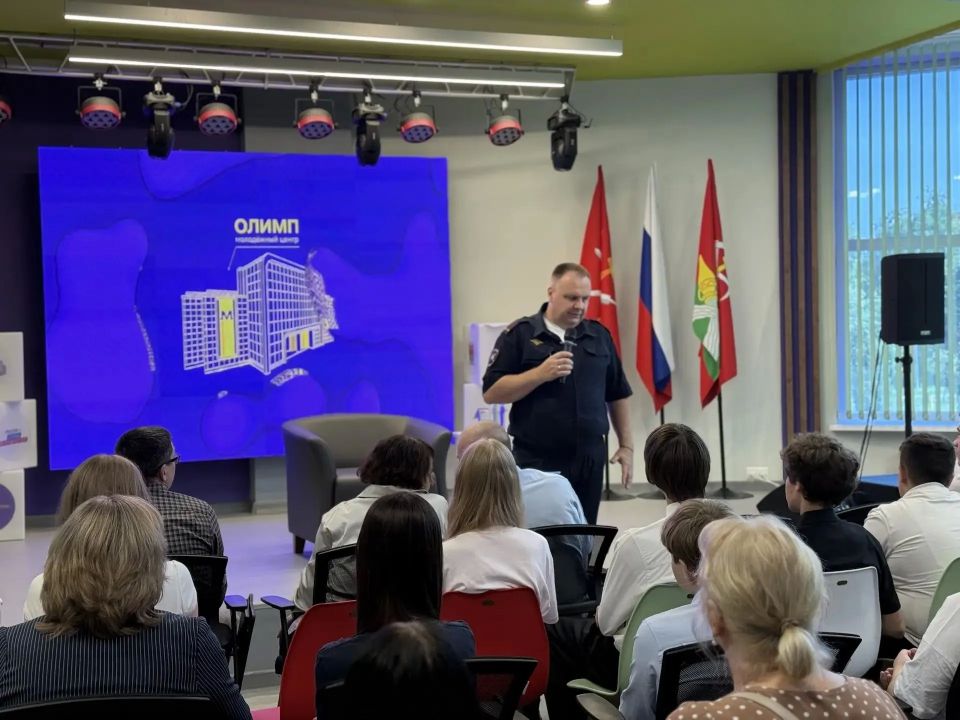 В Новомосковске полиция провела профилактическую встречу с подростками В Новомосковске полиция провела профилактическую встречу с подростками