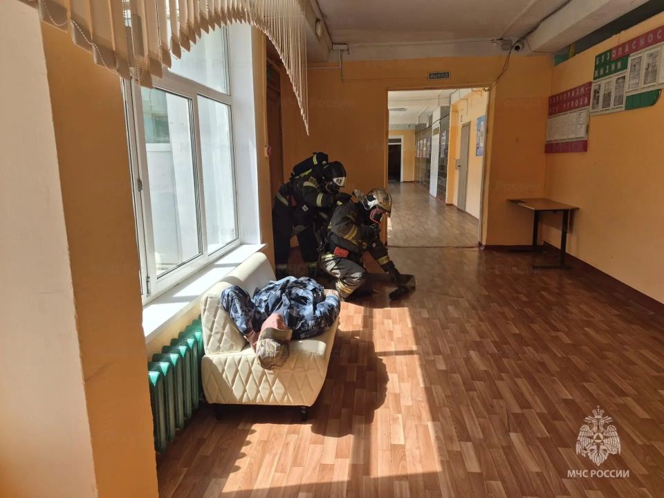 Венёвские спасатели провели плановые учения в центре образования Венёвские спасатели провели плановые учения в центре образования