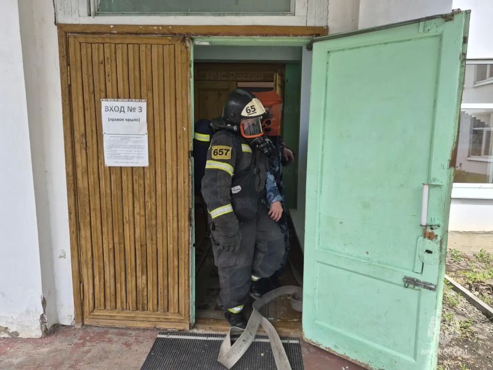 Венёвские спасатели провели плановые учения в центре образования Венёвские спасатели провели плановые учения в центре образования