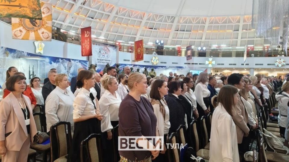 В эти минуты: в зале Тульского государственного музея оружия проходит торжественное мероприятие, приуроченное к 3-летию тульского филиала фонда «Защитники Отечества» В эти минуты: в зале Тульского государственного музея оружия проходит торжественное мероприятие, приуроченное к 3-летию тульского филиала фонда «Защитники Отечества»