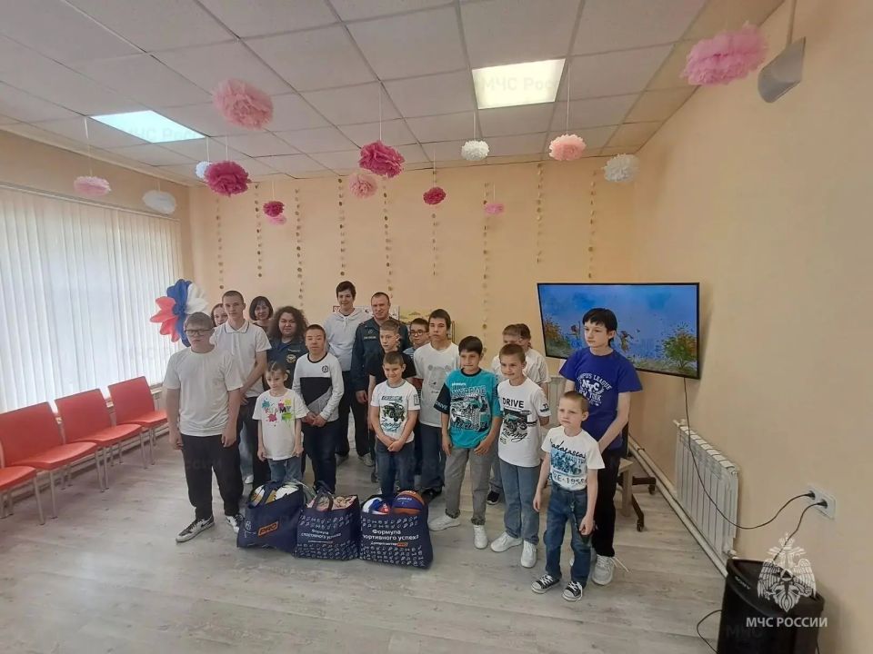 Добро в праздник детства. Сотрудники МЧС посетили реабилитационный центр Добро в праздник детства. Сотрудники МЧС посетили реабилитационный центр
