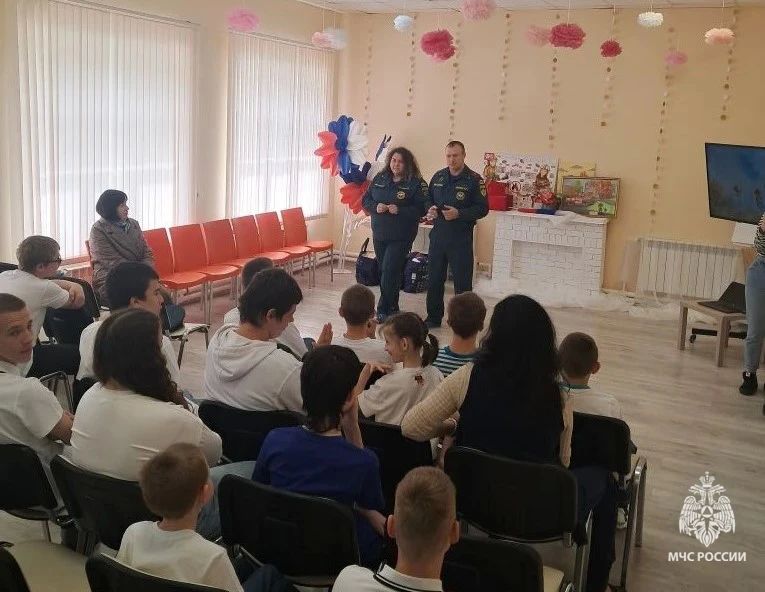 Добро в праздник детства. Сотрудники МЧС посетили реабилитационный центр Добро в праздник детства. Сотрудники МЧС посетили реабилитационный центр