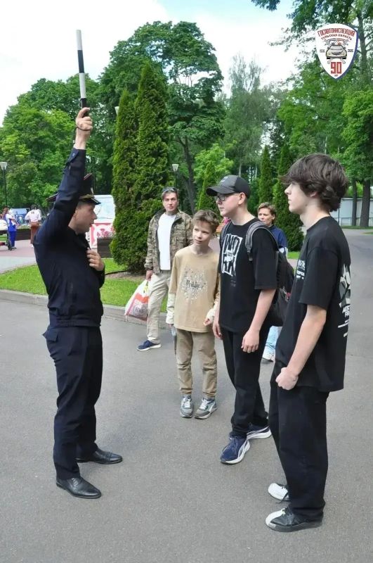 В Международный день защиты детей, 1 июня, сотрудники Госавтоинспекции города Тулы провели для юных жителей областного центра настоящее праздничное мероприятие В Международный день защиты детей, 1 июня, сотрудники Госавтоинспекции города Тулы провели для юных жителей областного центра настоящее праздничное мероприятие