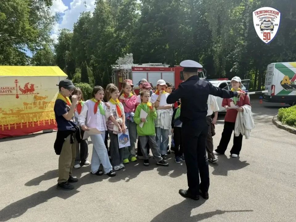В Международный день защиты детей, 1 июня, сотрудники Госавтоинспекции города Тулы провели для юных жителей областного центра настоящее праздничное мероприятие В Международный день защиты детей, 1 июня, сотрудники Госавтоинспекции города Тулы провели для юных жителей областного центра настоящее праздничное мероприятие