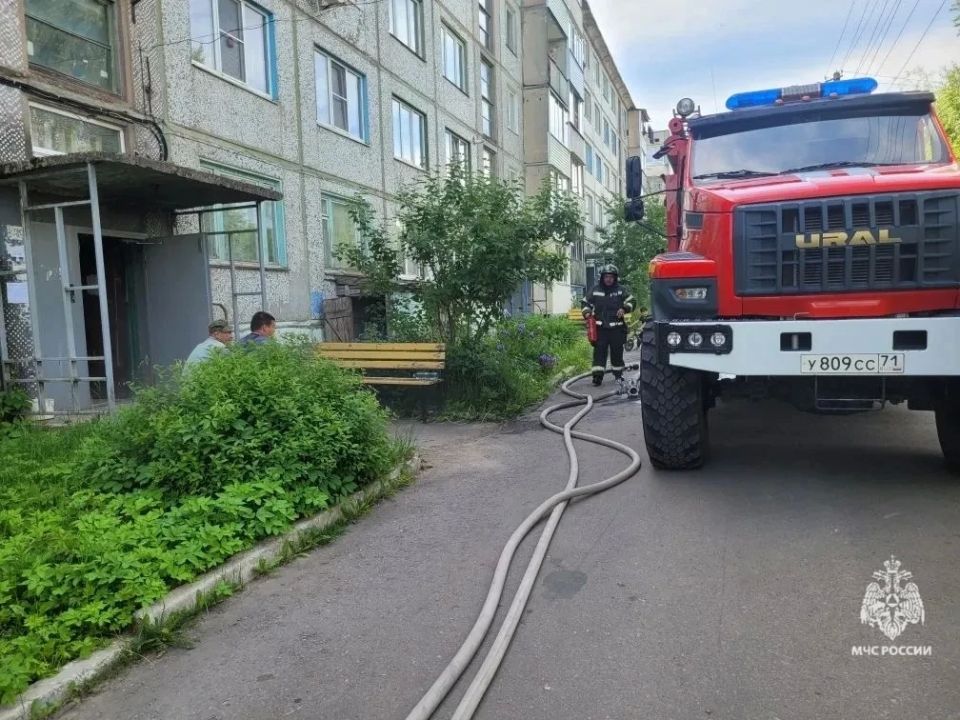 Одоевские спасатели эвакуировали 7 жильцов пятиэтажки при пожаре Одоевские спасатели эвакуировали 7 жильцов пятиэтажки при пожаре