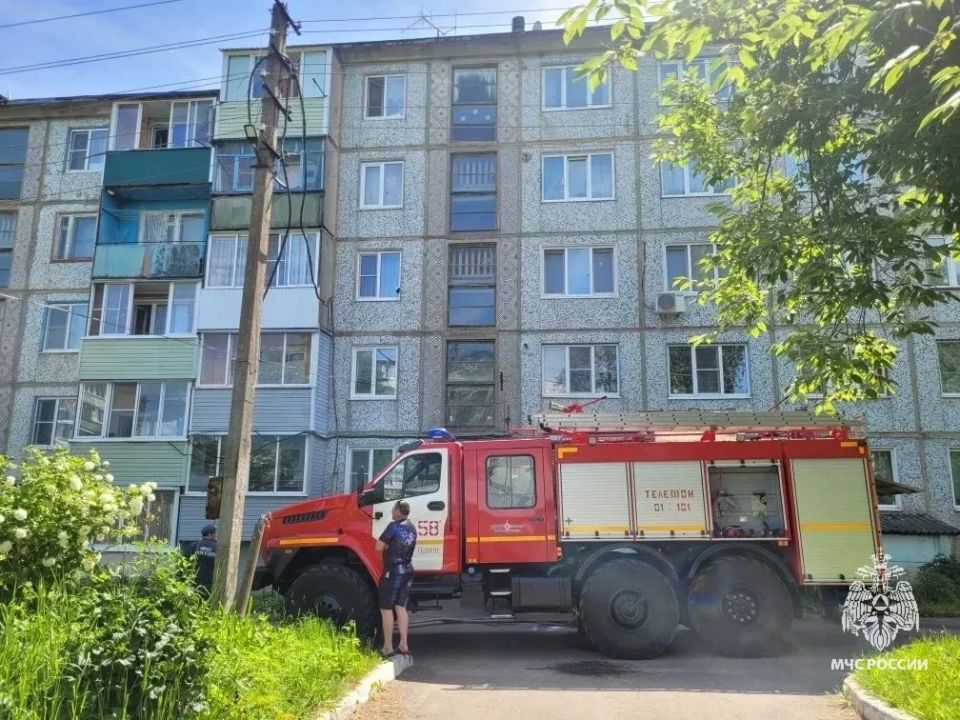 Одоевские спасатели эвакуировали 7 жильцов пятиэтажки при пожаре Одоевские спасатели эвакуировали 7 жильцов пятиэтажки при пожаре