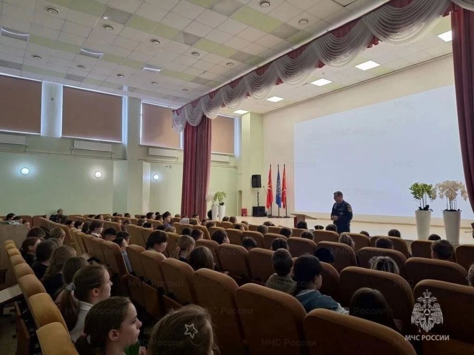 Сотрудники МЧС России по Зареченскому округу Тулы провели профилактические мероприятия для детей Сотрудники МЧС России по Зареченскому округу Тулы провели профилактические мероприятия для детей