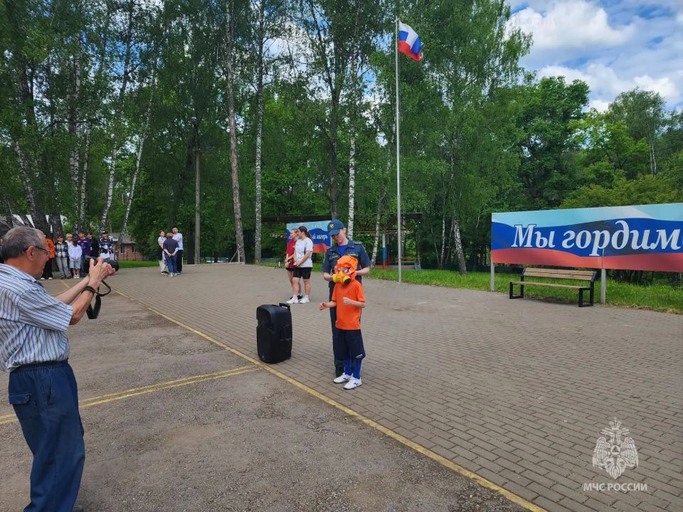 Сотрудники МЧС России по Зареченскому округу Тулы провели профилактические мероприятия для детей Сотрудники МЧС России по Зареченскому округу Тулы провели профилактические мероприятия для детей
