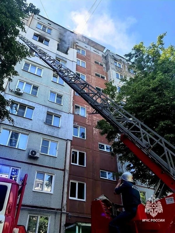 Тульские пожарные спасли 12-летнего ребёнка из горящей квартиры на Демидовской Тульские пожарные спасли 12-летнего ребёнка из горящей квартиры на Демидовской