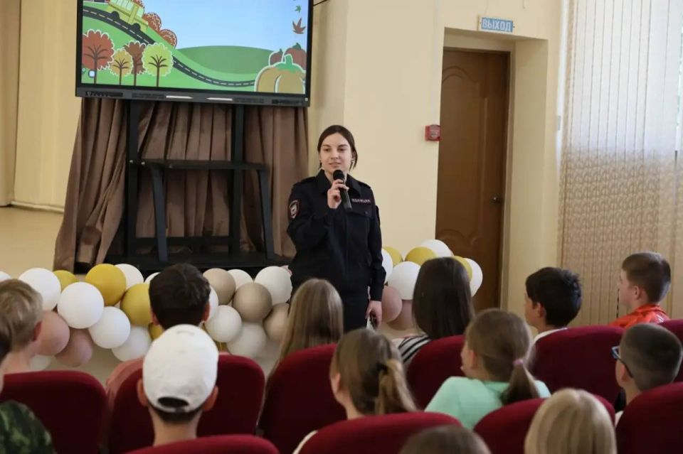 В Туле сотрудники полиции организовали для школьников познавательное профилактическое мероприятие В Туле сотрудники полиции организовали для школьников познавательное профилактическое мероприятие