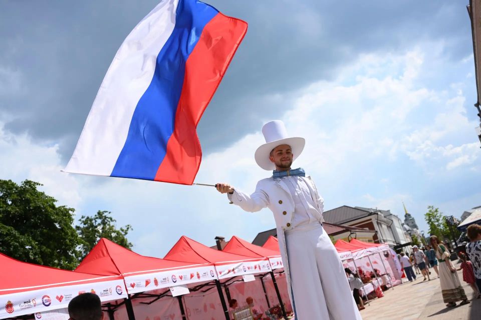 Дмитрий Миляев: Сегодня на стенде Национального центра «Россия» посетил мероприятия, посвященные Дню Россия Дмитрий Миляев: Сегодня на стенде Национального центра «Россия» посетил мероприятия, посвященные Дню Россия