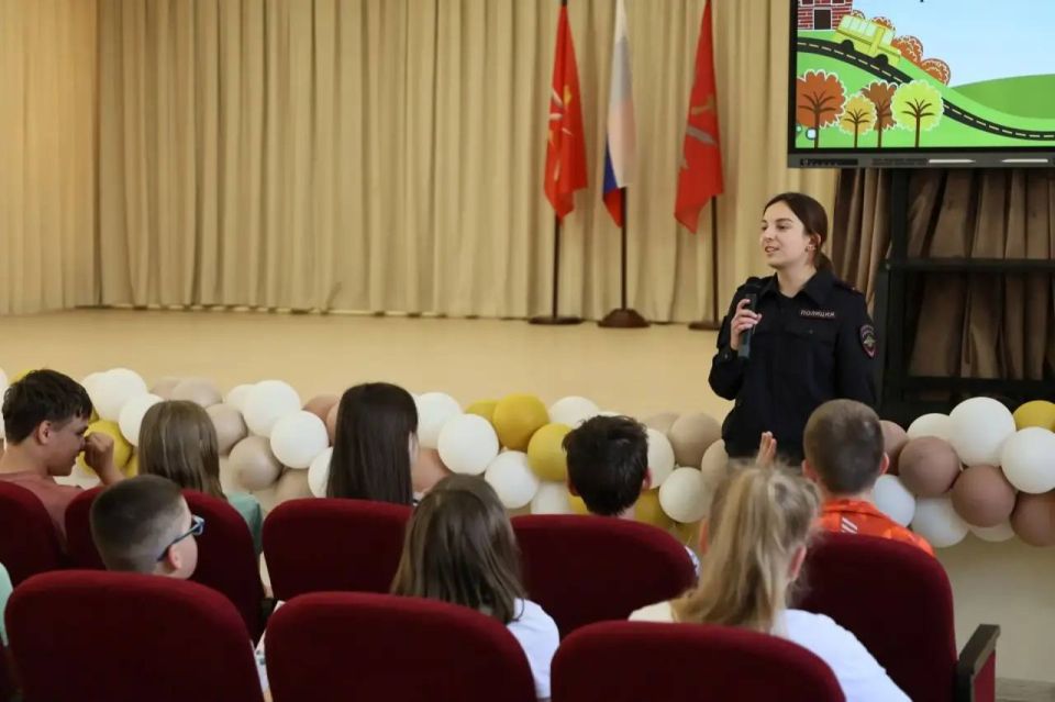 В Туле сотрудники полиции организовали для школьников познавательное профилактическое мероприятие В Туле сотрудники полиции организовали для школьников познавательное профилактическое мероприятие