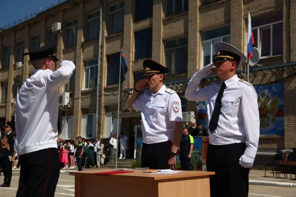 В Туле в преддверии Дня России молодые полицейские приняли Присягу В Туле в преддверии Дня России молодые полицейские приняли Присягу