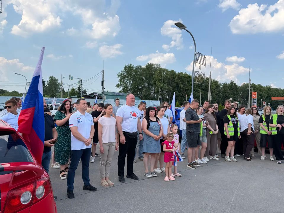В Туле состоялся автопробег в честь Дня России В Туле состоялся автопробег в честь Дня России