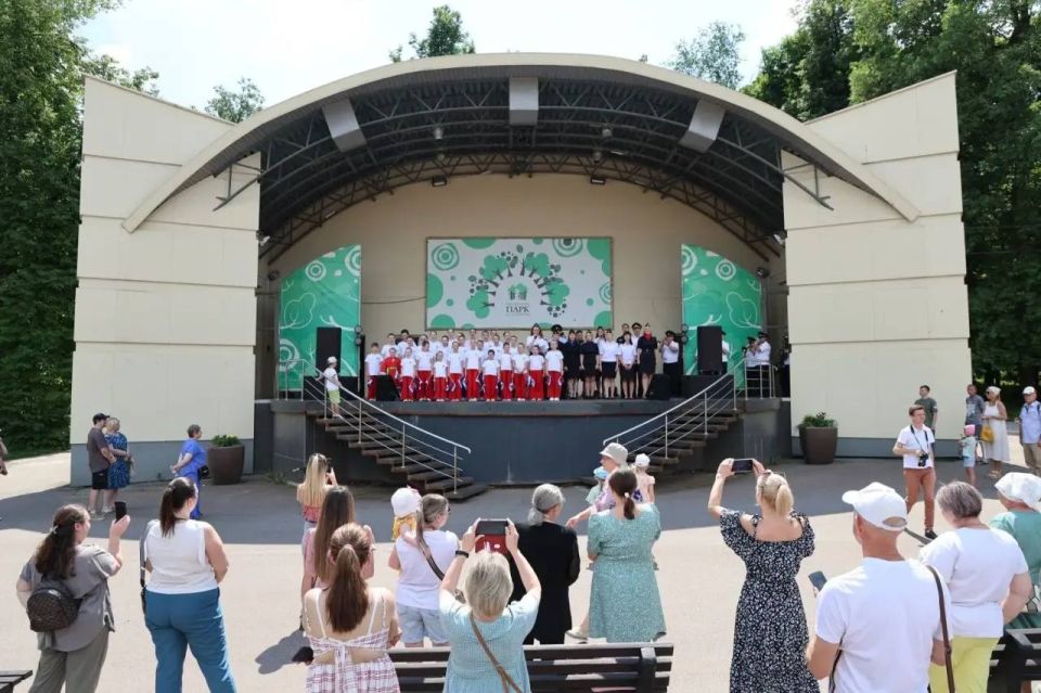 В Туле сотрудники полиции обеспечили правопорядок в День России и представили выставку спецтехники В Туле сотрудники полиции обеспечили правопорядок в День России и представили выставку спецтехники