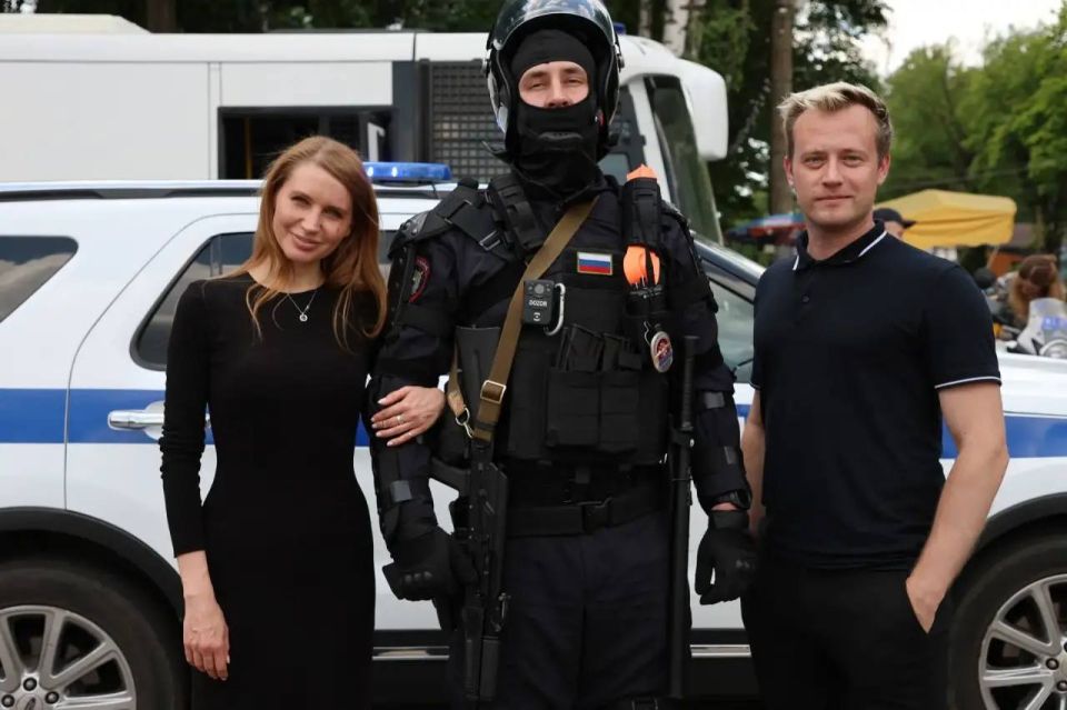 В Туле сотрудники полиции обеспечили правопорядок в День России и представили выставку спецтехники В Туле сотрудники полиции обеспечили правопорядок в День России и представили выставку спецтехники