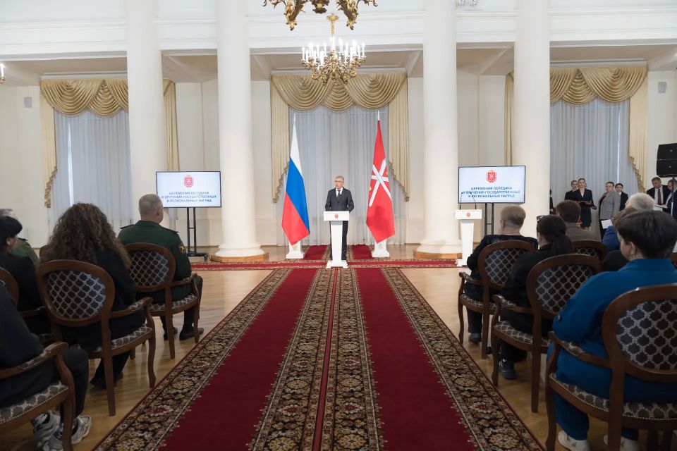 Губернатор Дмитрий Миляев на церемонии вручения и передачи наград: «Сила России – в людях!» Губернатор Дмитрий Миляев на церемонии вручения и передачи наград: «Сила России – в людях!»