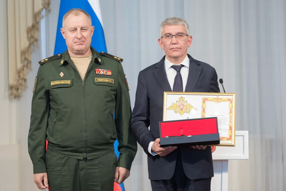 Губернатор Дмитрий Миляев на церемонии вручения и передачи наград: «Сила России – в людях!» Губернатор Дмитрий Миляев на церемонии вручения и передачи наград: «Сила России – в людях!»