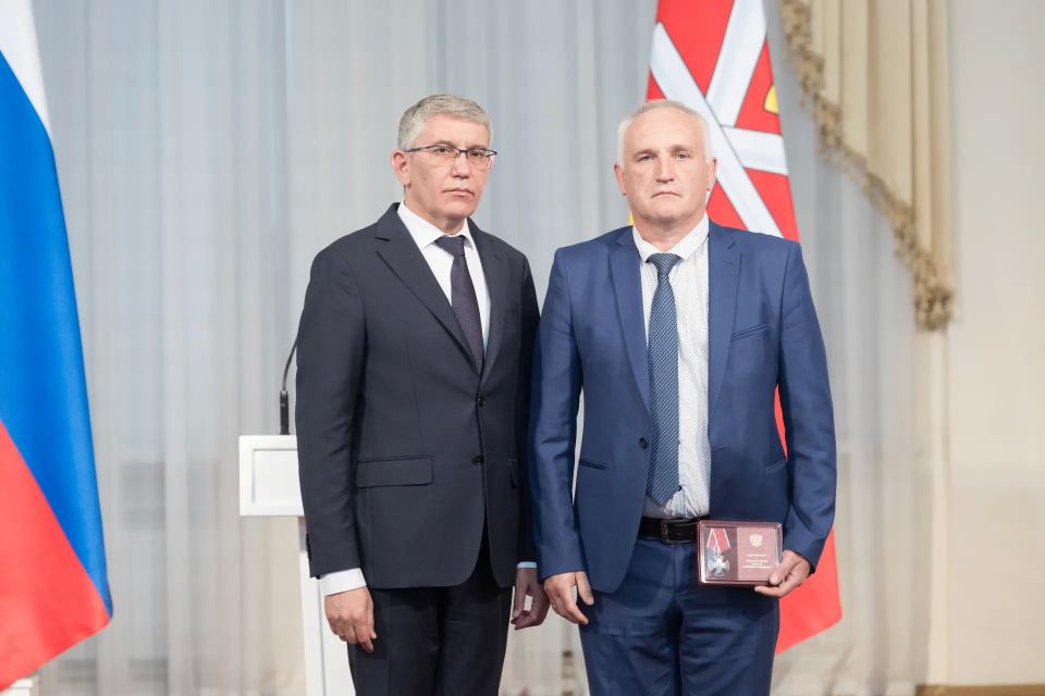 Губернатор Дмитрий Миляев на церемонии вручения и передачи наград: «Сила России – в людях!» Губернатор Дмитрий Миляев на церемонии вручения и передачи наград: «Сила России – в людях!»