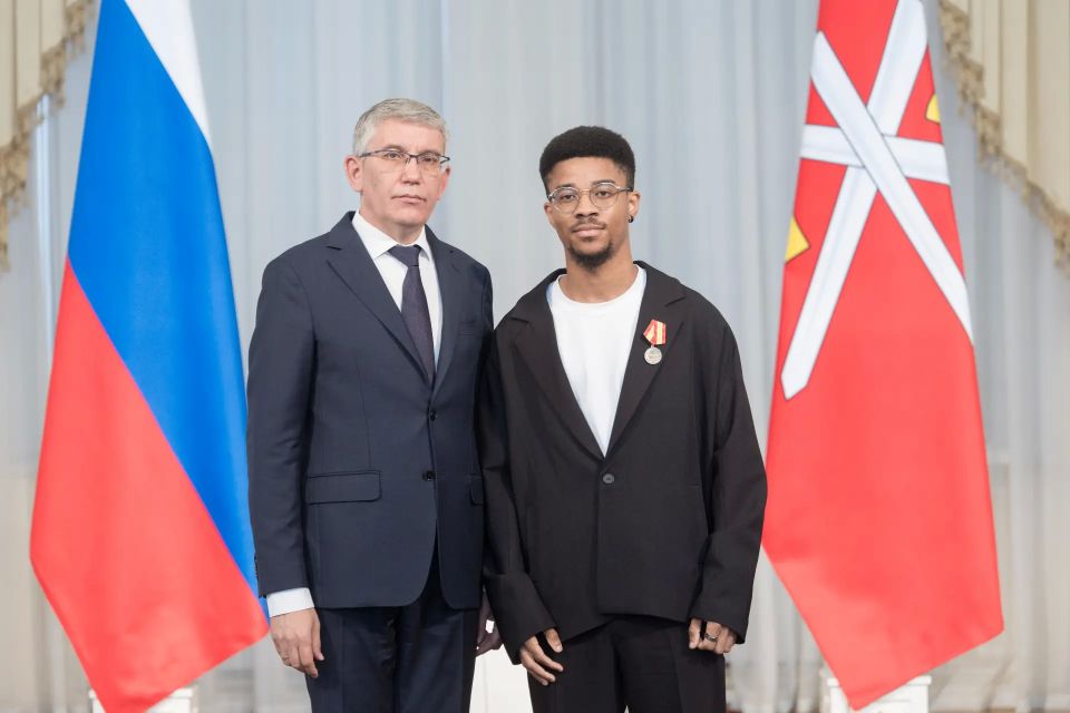 Губернатор Дмитрий Миляев на церемонии вручения и передачи наград: «Сила России – в людях!» Губернатор Дмитрий Миляев на церемонии вручения и передачи наград: «Сила России – в людях!»