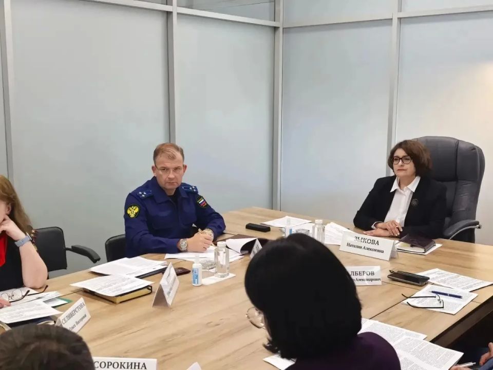 Прокурор области принял участие в заседании комиссии по делам несовершеннолетних Прокурор области принял участие в заседании комиссии по делам несовершеннолетних